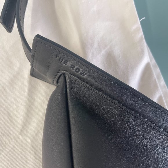 ROW Luxurious Grain Leather Casual Banana Bag - New - Picture 3 of 6